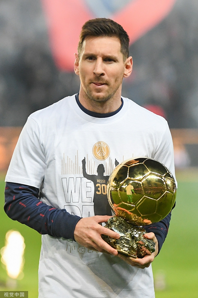 甘超对阿奇姆彭做闭嘴手势，钟义浩扳平比分后做同样手势回击（甘超向阿奇姆彭做噤声手势，钟义浩扳平后以同样动作回敬）