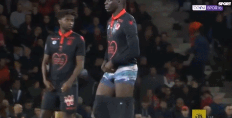 穆勒：我在团队里很舒服，希望继续和这些队友一起享受比赛（穆勒：在队内感觉自在，盼与队友继续享受比赛）