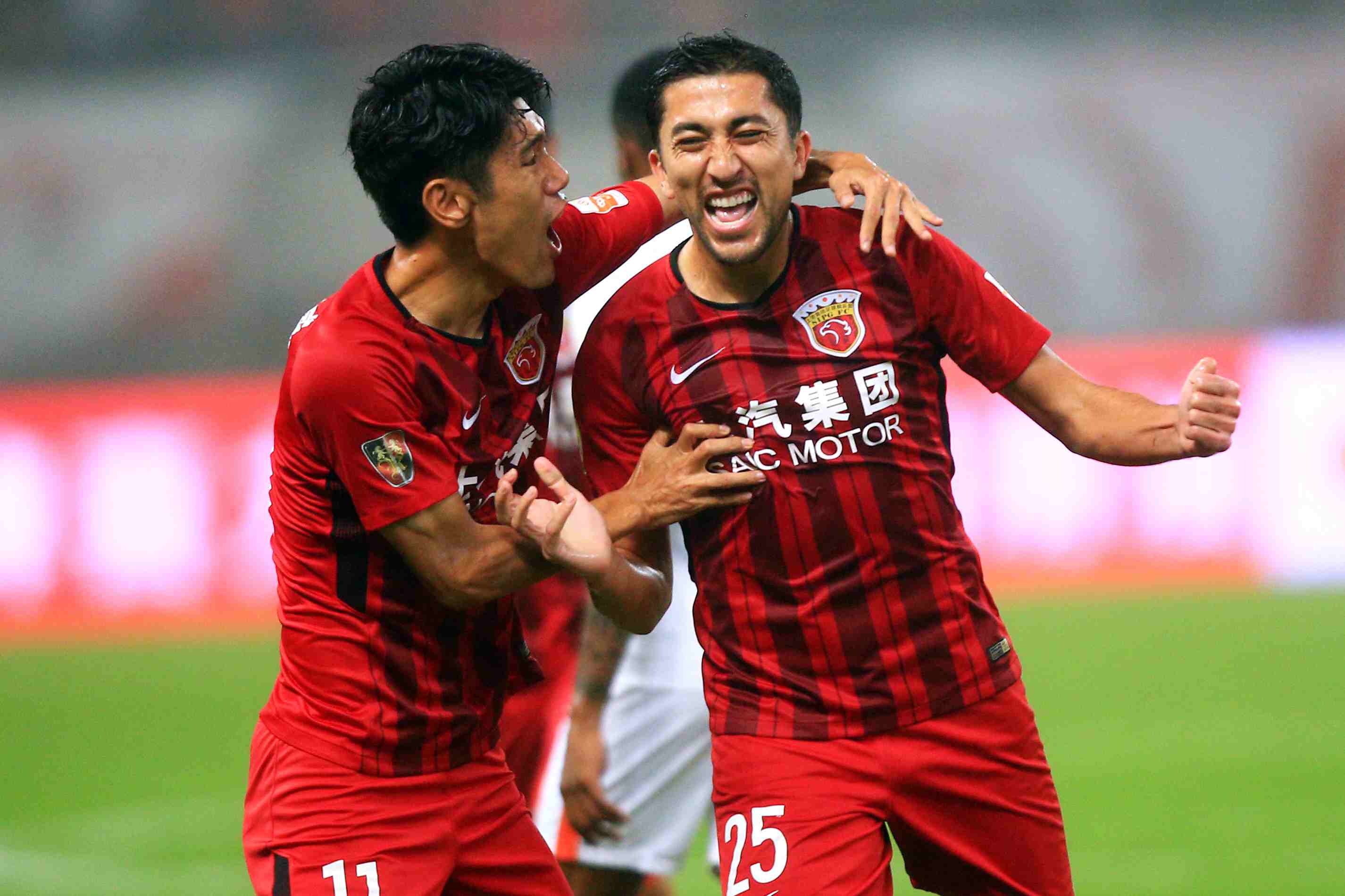 里昂遭巴黎绝杀，拉卡泽特：里昂好样的，11打12可不容易啊（里昂被巴黎读秒绝杀，拉卡泽特：为球队骄傲，十一打十二太难了）