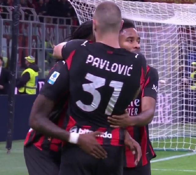 “这才是真正的足球”，特朗普提议给美式橄榄球改名（特朗普建议美式橄榄球改名：称“真正的足球”另有所指）