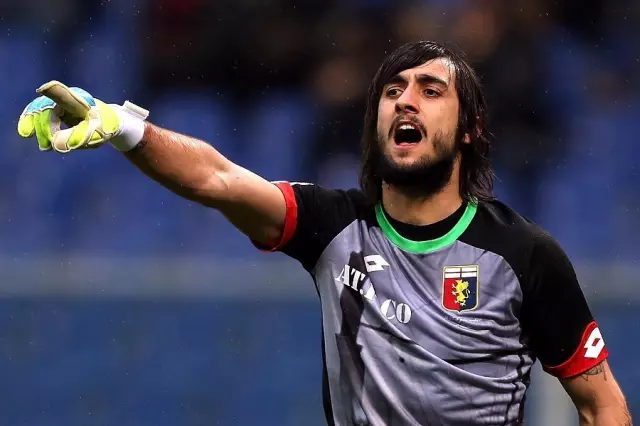 萨拉赫态度转变，支持继续效力，愿承担替补角色，助力斯洛特培养新星，有望参加国家队比赛。（萨拉赫态度转暖，愿留队承担替补，助斯洛特提携新秀，并有望出战国家队比赛）