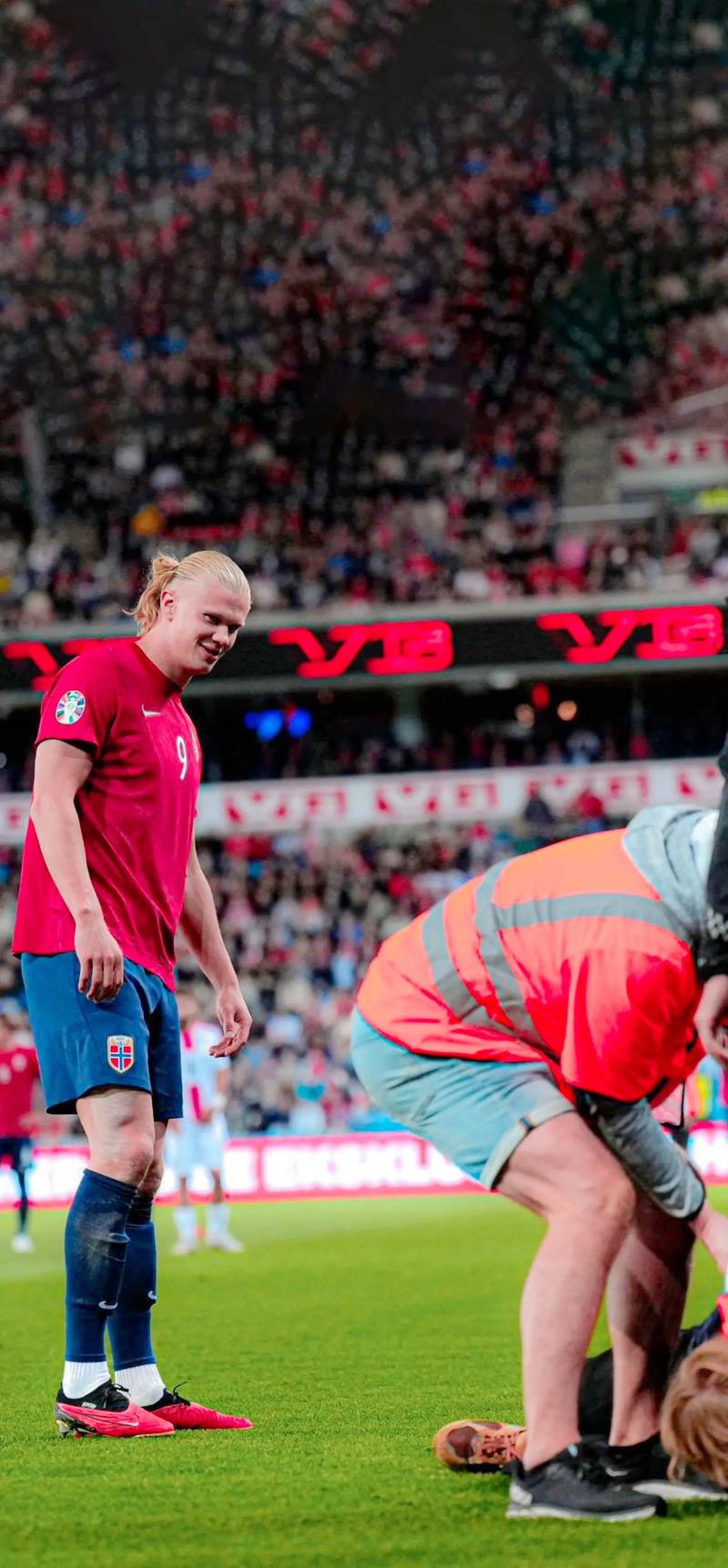 邓卓翔：球员状态并不让人满意，技战术也没有可圈可点的地方（邓卓翔：队员状态不尽如人意，战术无亮点可言）