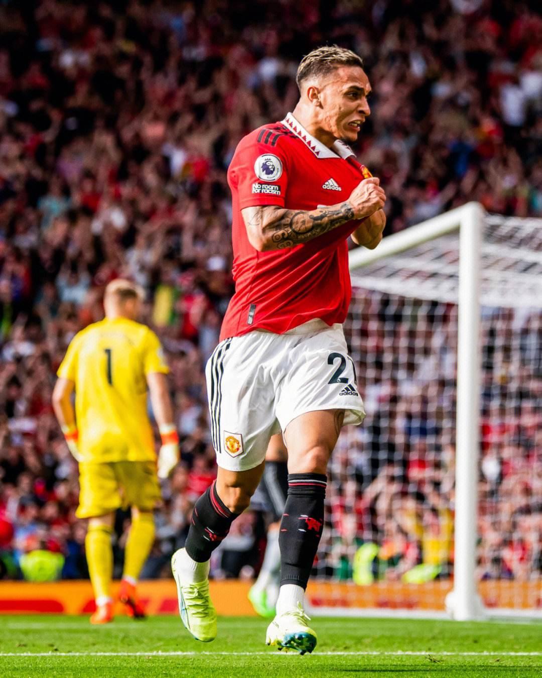 曼联续约卡塞米罗周薪或砍六成，沙特虎视眈眈（曼联拟与卡塞米罗续约，周薪或降六成，沙特球队伺机出手）