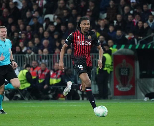 皇马更衣室内乱曝光，阿隆索希望3天后能赢曼城稳定军心（皇马更衣室风波曝光，阿隆索盼三天后击败曼城稳住军心）