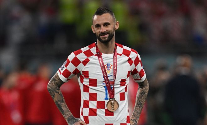 篮球勇士球员三分纪录被打破，全场致敬（勇士球员三分纪录遭刷新，全场起立致敬）