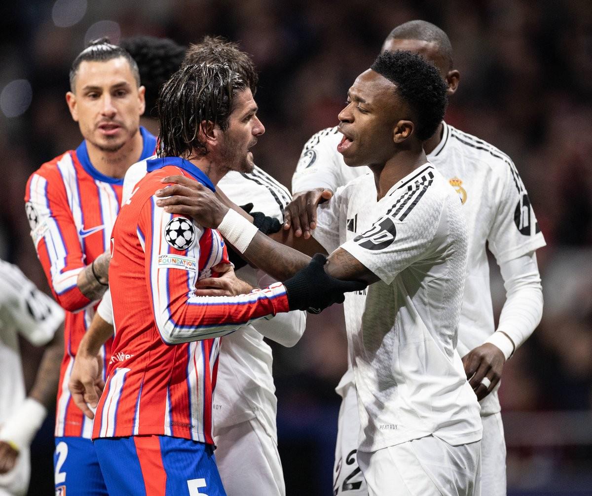 曼城斯特林关键进球锁定三分（斯特林制胜球助曼城收获三分）