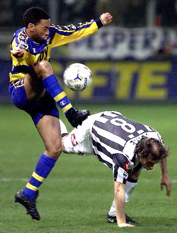 火箭哈登末节爆发连得15分（哈登末节大爆发 连续砍下15分）